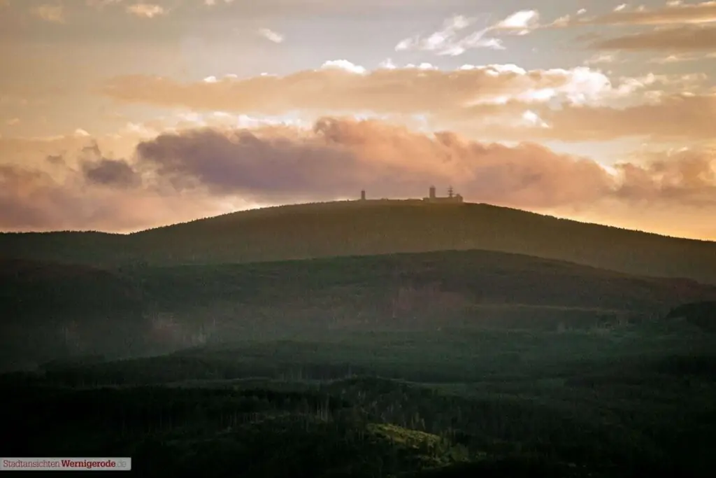Der Brocken im Abendlicht