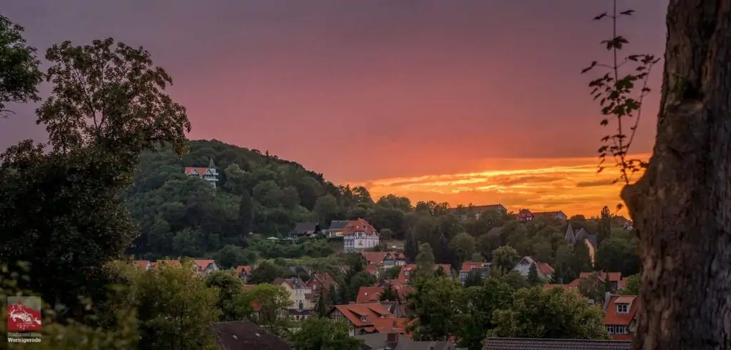 Sennhütte im Abendrot