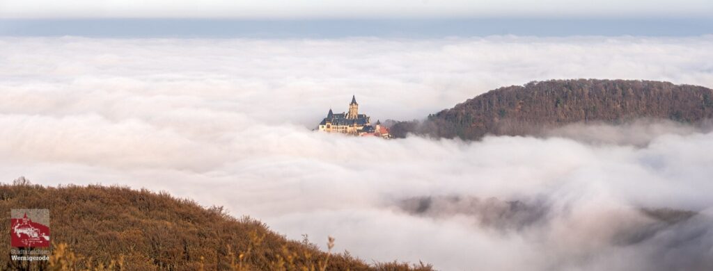 Schloß über den Wolken | 1