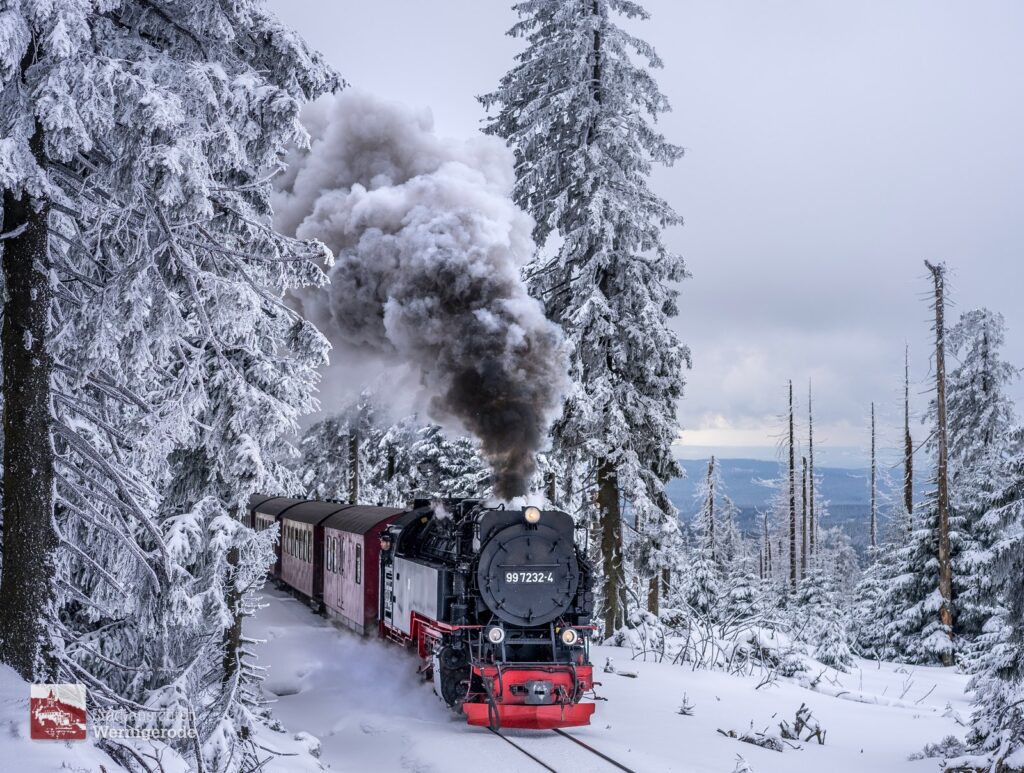 Dampfzug im Raureif – Harz Dampfzug im Raureif – Harz
