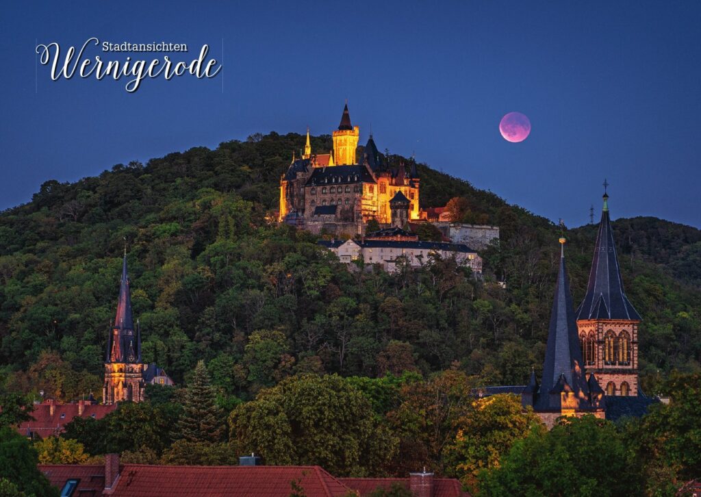 Postkarte Mondfinsternis über Wernigerode – Vorderseite Postkarte Mondfinsternis über Wernigerode, Vorderseite