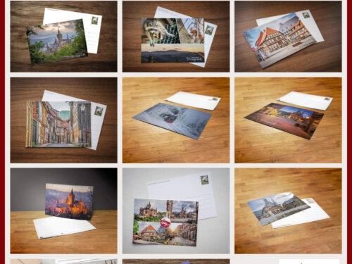Ansichtskarten aus Wernigerode auf Holztisch arrangiert.