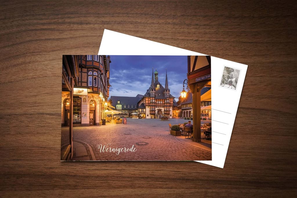 Postkarte Rathaus mit Marktplatz bei Nacht – Ansichtskarte der Stadtansichten Wernigerode
