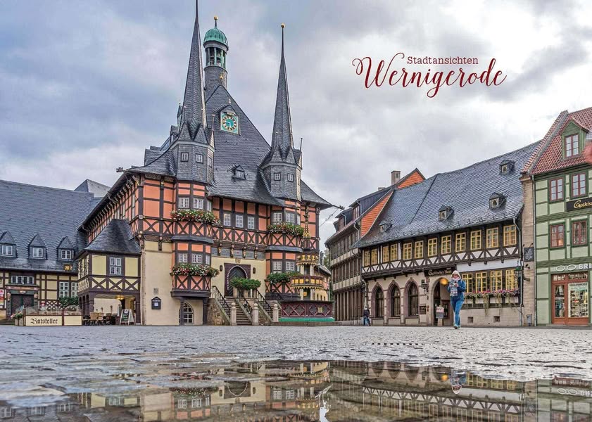 Postkarte „Rathaus im Regen“, Vorderseite