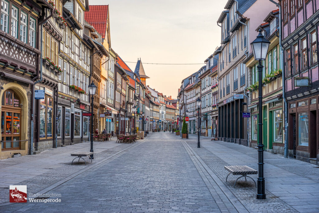 Altstadtstraße am Morgen – Wernigerode Altstadtstraße am Morgen – Wernigerode