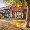 Brunnen im Herbstlaub – Wernigerode Brunnen im Herbstlaub – Wernigerode