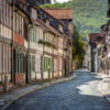 Fachwerkgasse im Sommer – Wernigerode Fachwerkgasse im Sommer – Wernigerode