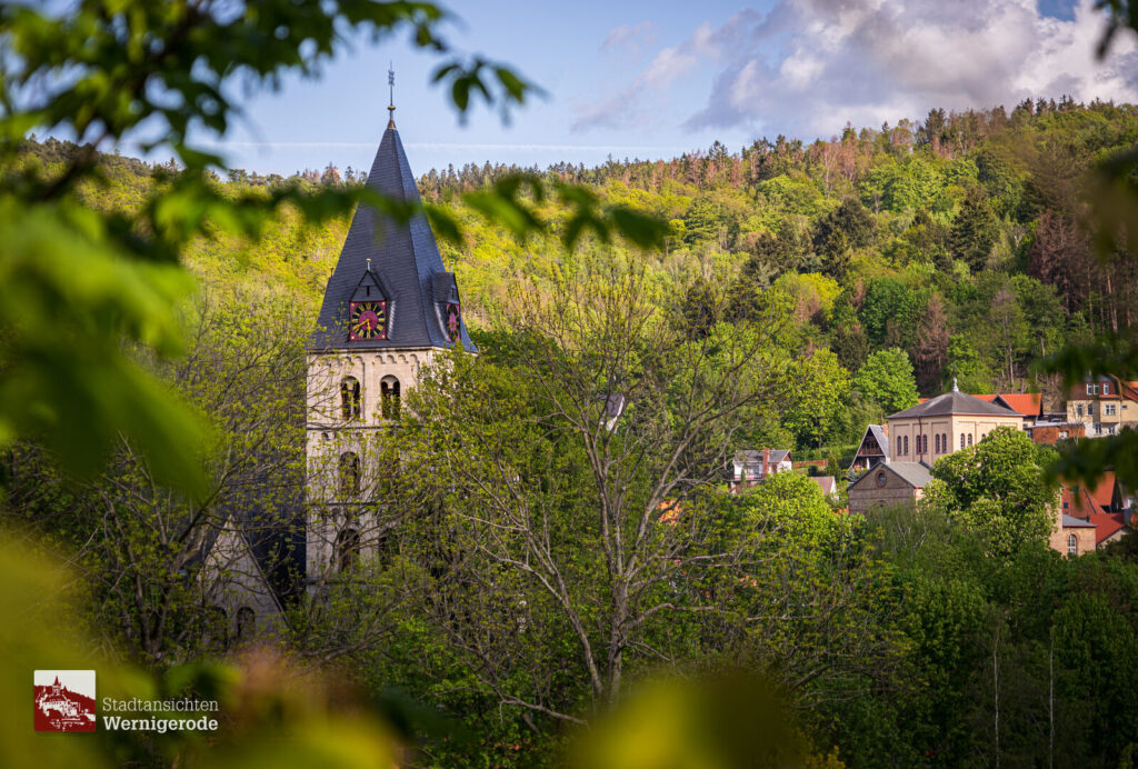 Kirchturm im Grünen – Wernigerode Kirchturm im Grünen – Wernigerode