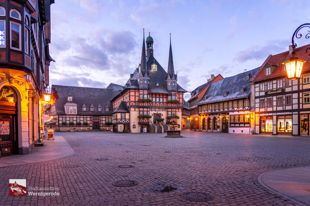 Rathaus zur blauen Stunde – Wernigerode Rathaus zur blauen Stunde – Wernigerode