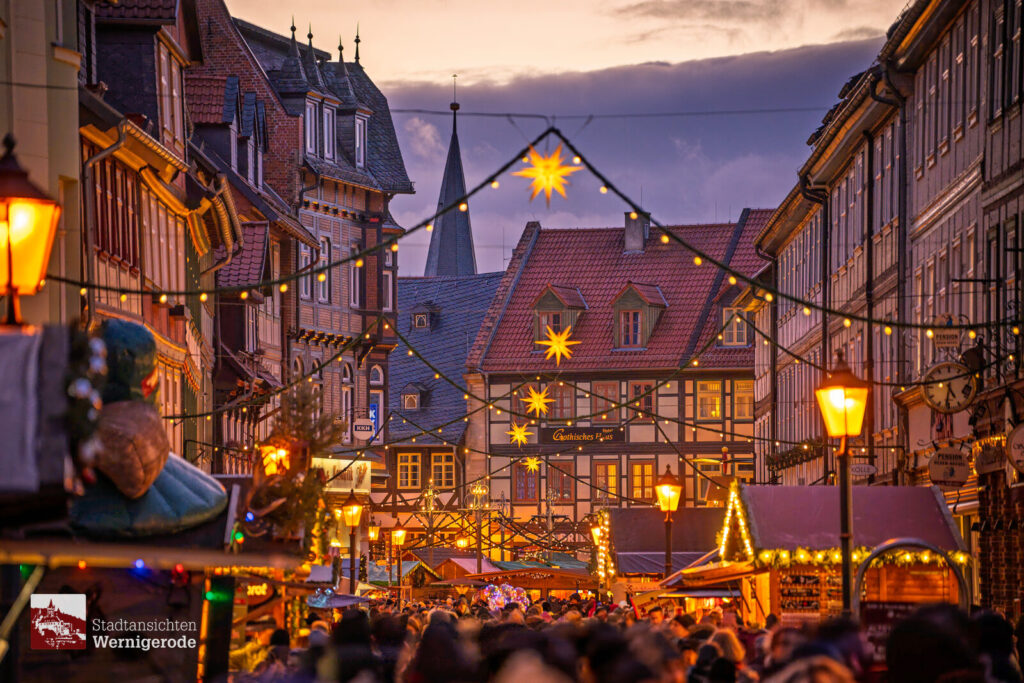 Weihnachtsmarkt am Abend – Wernigerode Weihnachtsmarkt am Abend – Wernigerode