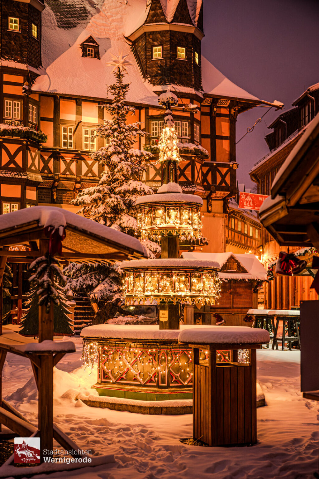 Weihnachtspyramide im Schnee – Wernigerode